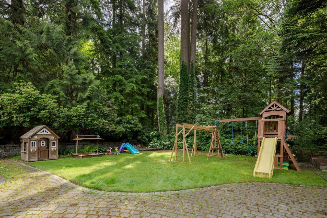Beautiful Villa With Heated Pool Hot Tub By Forest North Vancouver Dış mekan fotoğraf