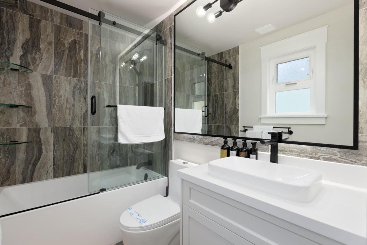 Beautiful Villa With Heated Pool Hot Tub By Forest North Vancouver Dış mekan fotoğraf
