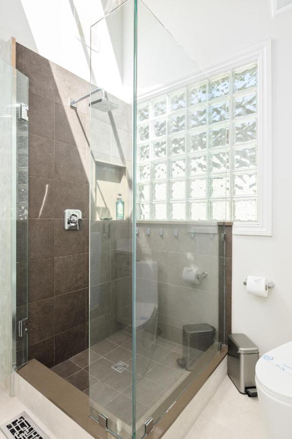 Beautiful Villa With Heated Pool Hot Tub By Forest North Vancouver Dış mekan fotoğraf